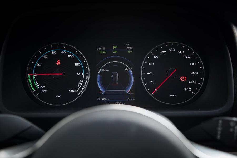 Панель приборов BYD Tang DM 2018 года  (фото 21 из 27)
